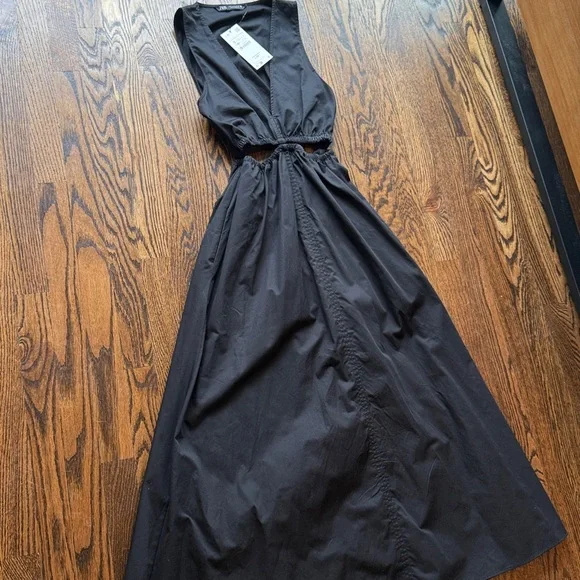 ZARA Black V-Neck Sleeveless Shell - Picture 2 of 4